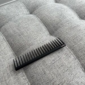 Dyson Detangling Comb